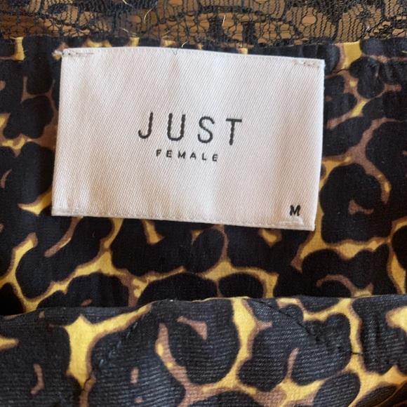 Fabulous silk leopard-print cami! Etched in lace. - Picture 3 of 7